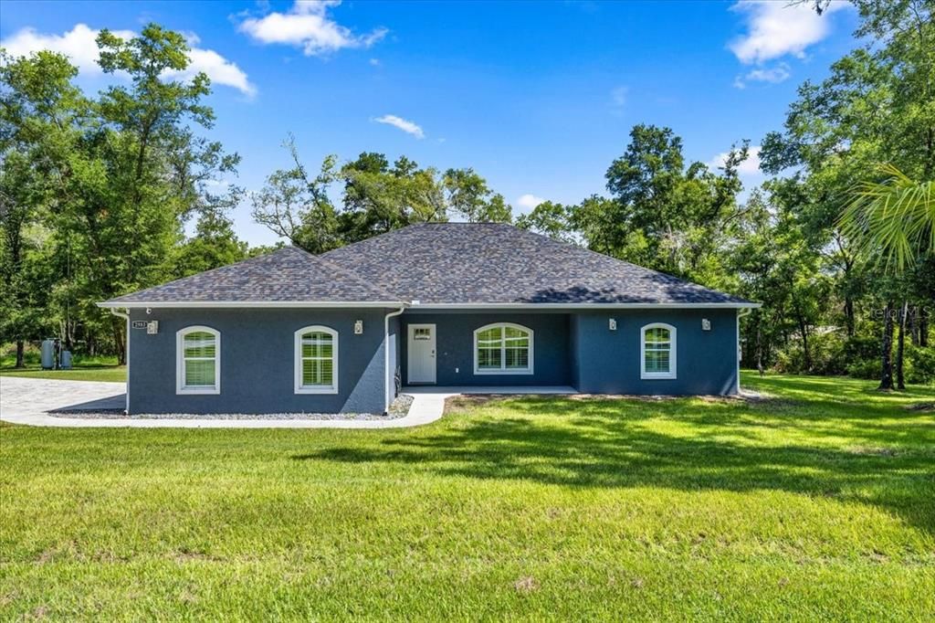 Backyard, Exterior, Facade, Ranch