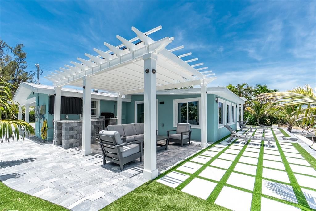 Exterior, Outdoor Kitchen