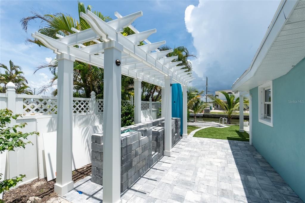Exterior, Outdoor Kitchen