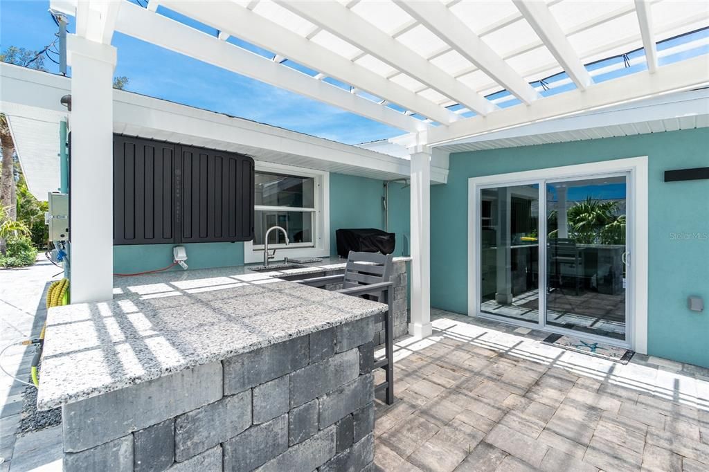 Exterior, Outdoor Kitchen