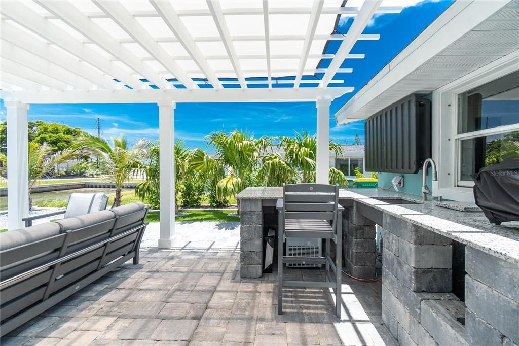 Exterior, Outdoor Kitchen, Water