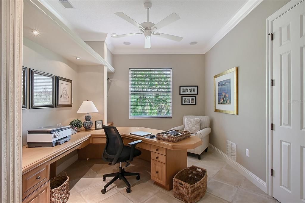 Home Office, Interior