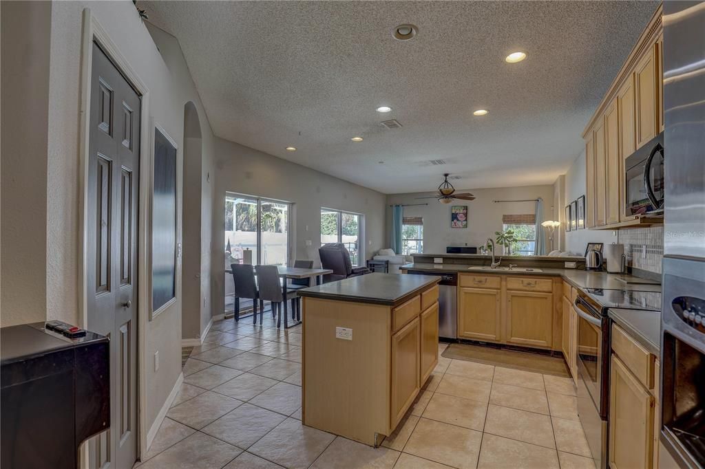 Dining room, Interior, Kitchen, Recessed Lighting
