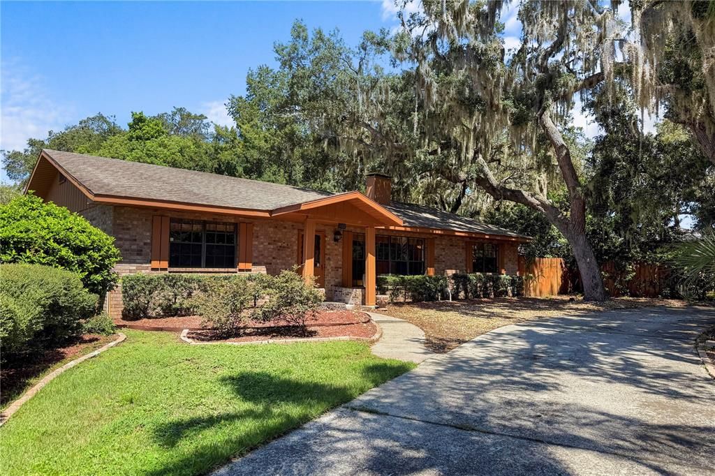 Exterior, Facade, Brick Facade, Ranch