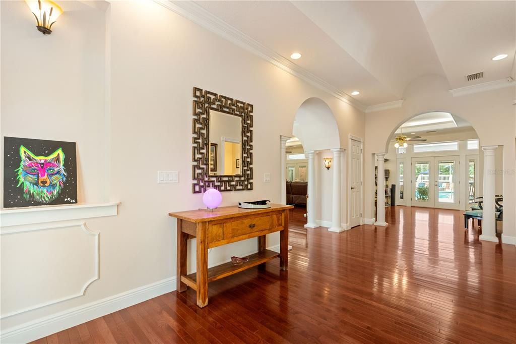 Interior, Recessed Lighting, Wood Texture Flooring