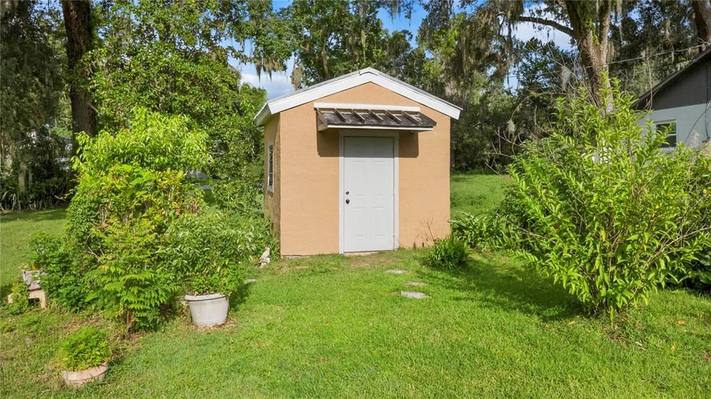 Backyard, Exterior