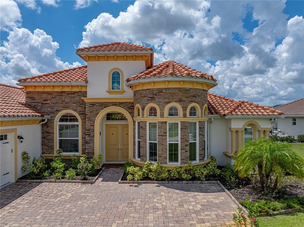Attached, Exterior, Facade, Mediterranean