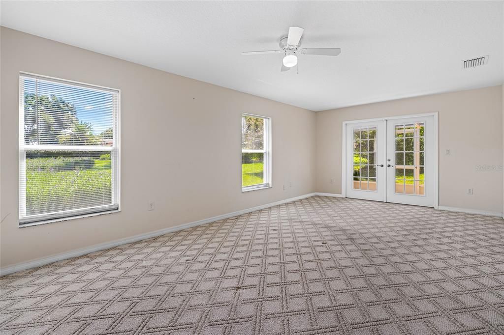 Empty room, Interior