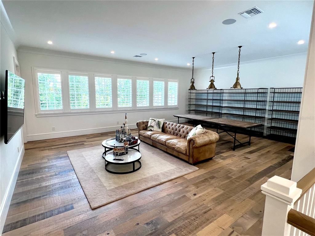 Interior, Living room, Pendant Lights, Recessed Lighting, Wood Texture Flooring