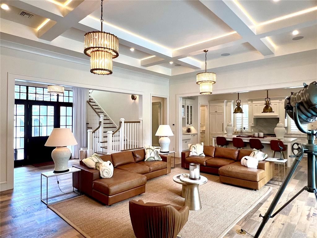 Dining room, Interior, Living room, Pendant Lights, Recessed Lighting, Wood Texture Flooring