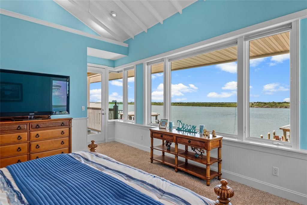 Bedroom, Interior, Recessed Lighting, Water