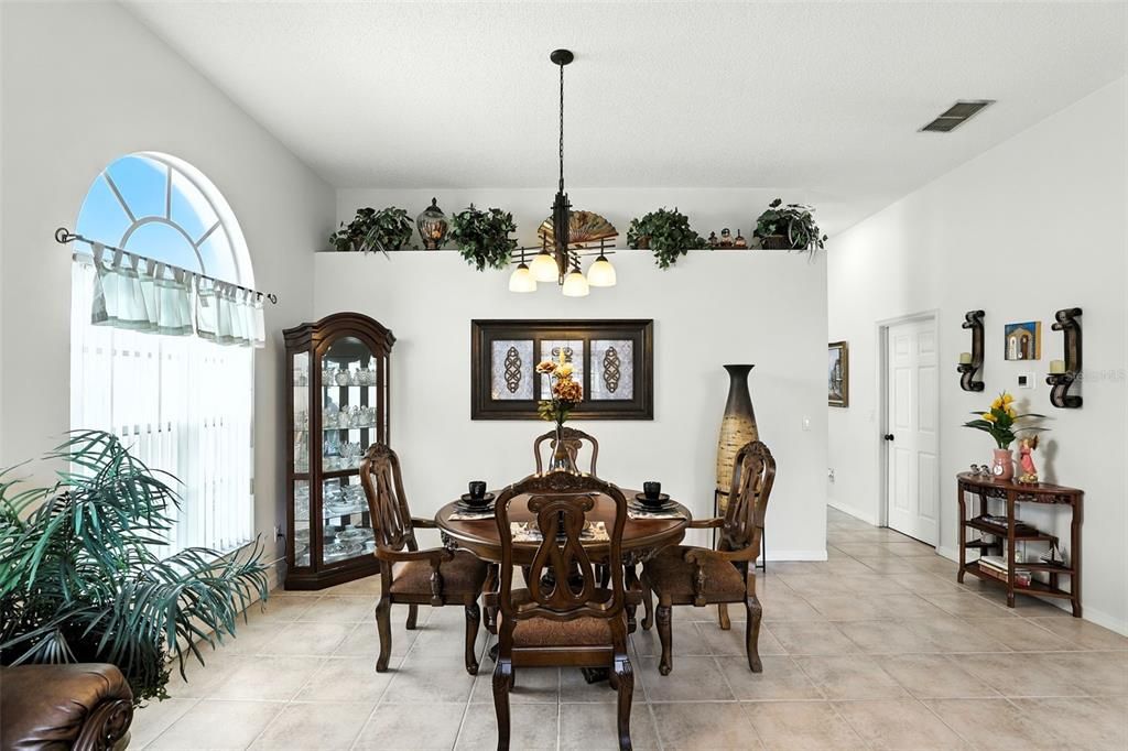 Chandelier, Dining room, Interior, Pendant Lights