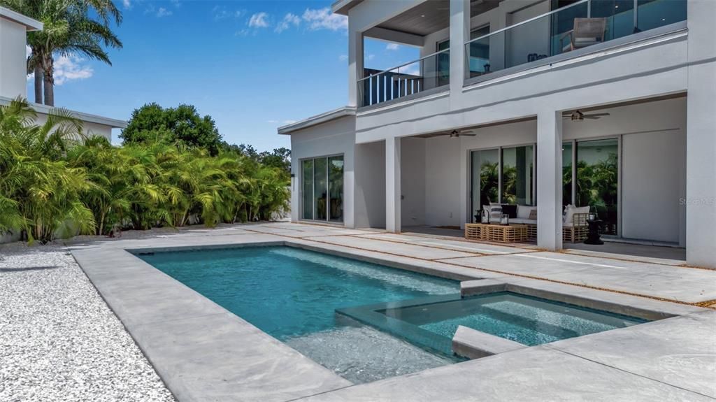 Exterior, Pool