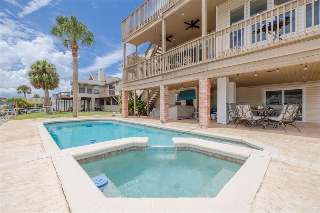 Exterior, Pool
