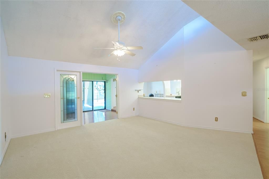 Empty room, Interior