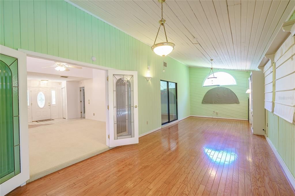 Empty room, Interior, Pendant Lights, Wood Texture Flooring