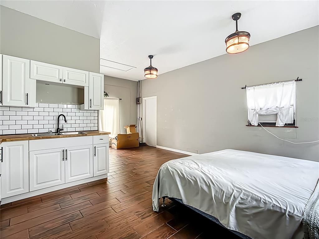 Bedroom, Interior, Pendant Lights, Wood Texture Flooring