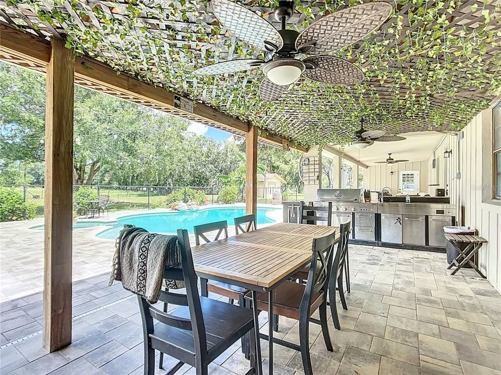 Exterior, Outdoor Kitchen, Pool