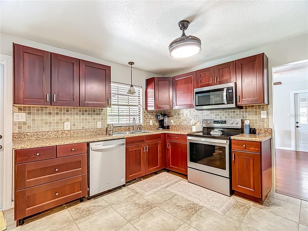 Interior, Kitchen, Pendant Lights, Stainless Steel Appliances