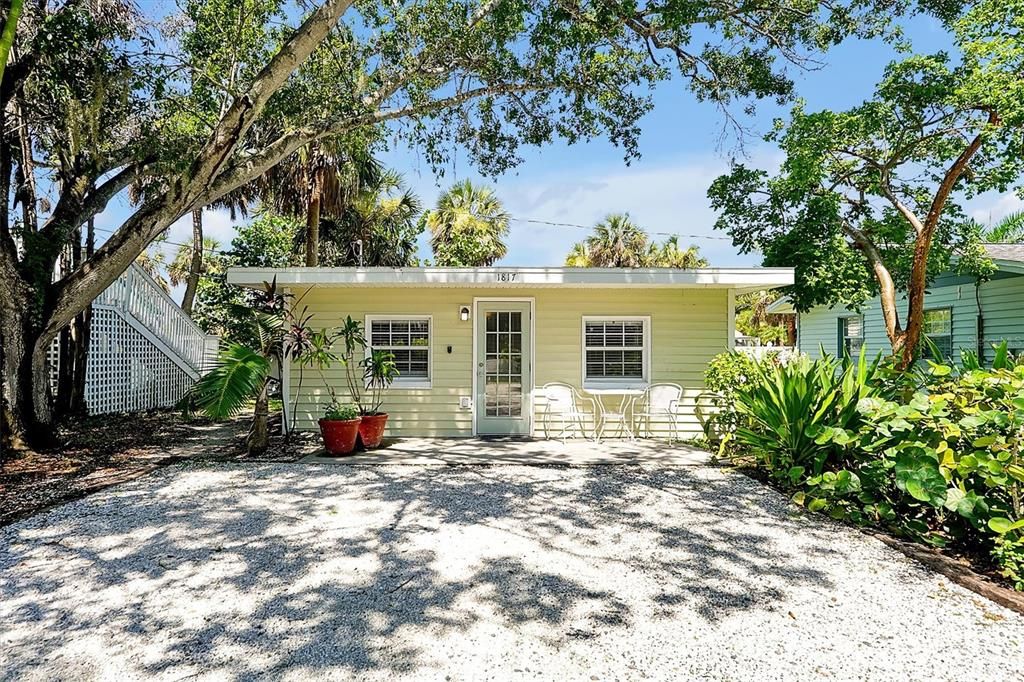 Exterior, Facade, Ranch