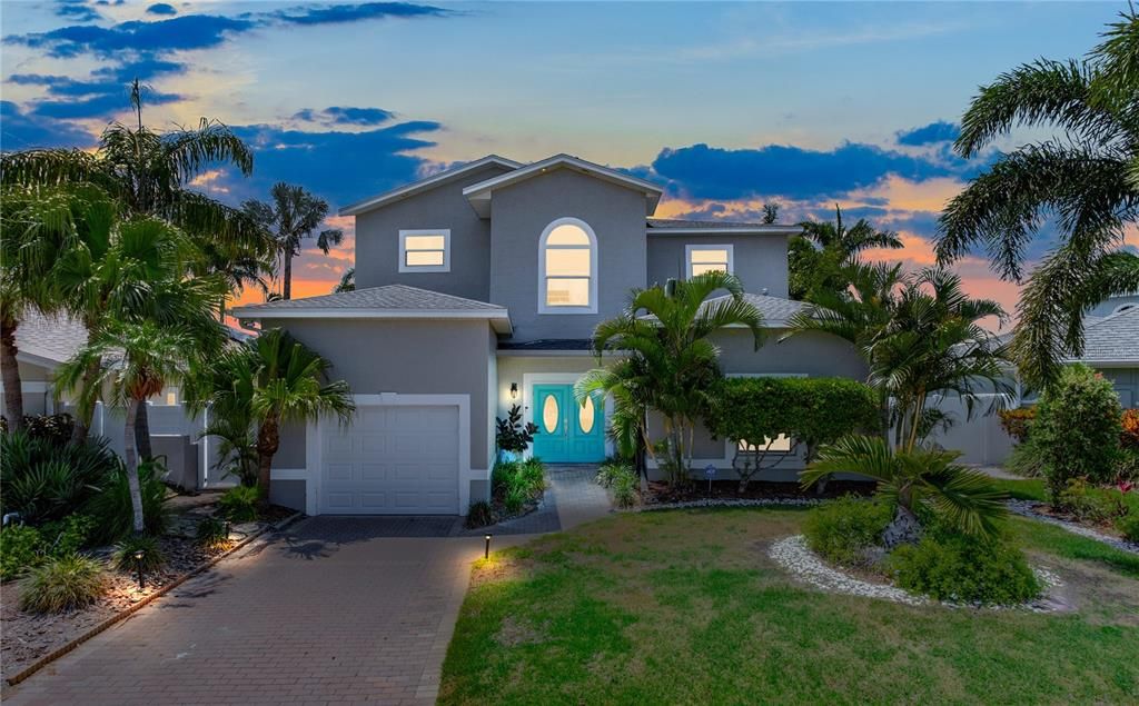 Attached, Exterior, Facade, Mediterranean