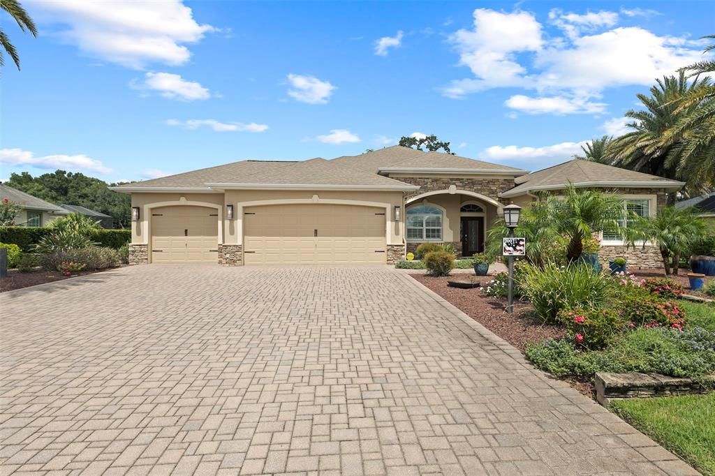 Attached, Exterior, Facade, Ranch