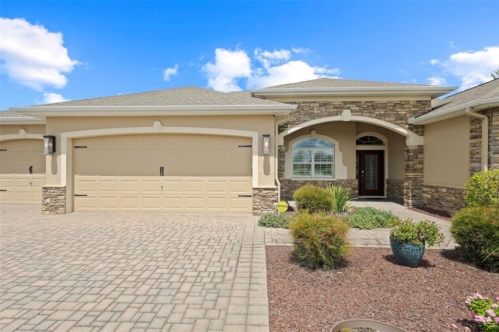 Attached, Exterior, Facade, Ranch