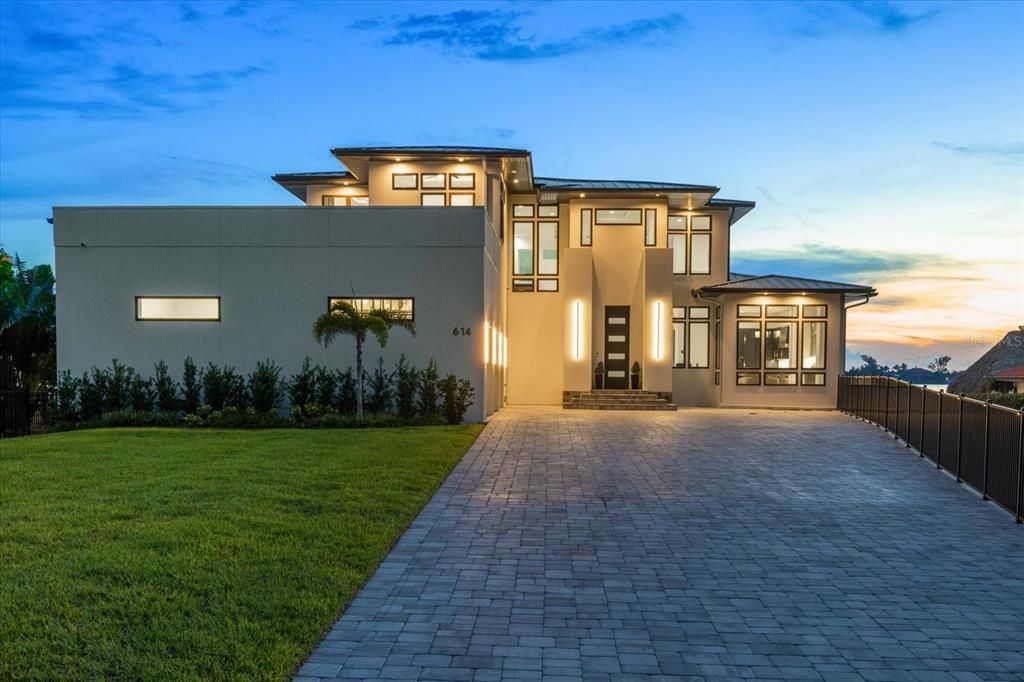 Backyard, Exterior, Facade, Modern