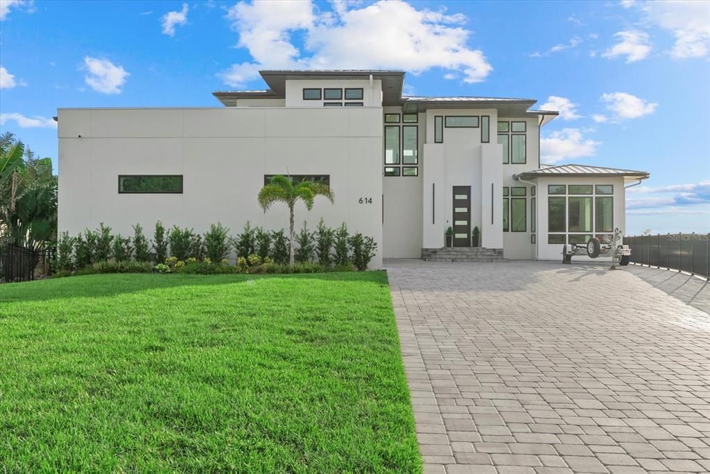 Backyard, Exterior, Facade, Modern