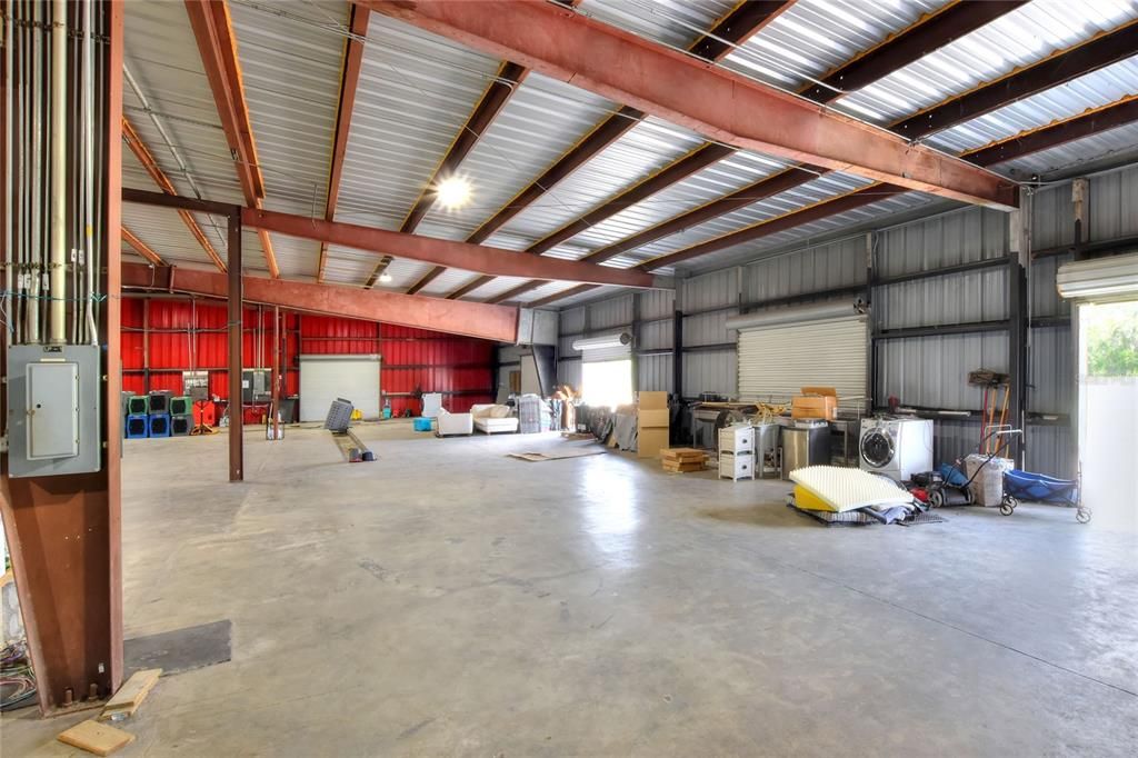 Garage, Interior, Wooden Beams