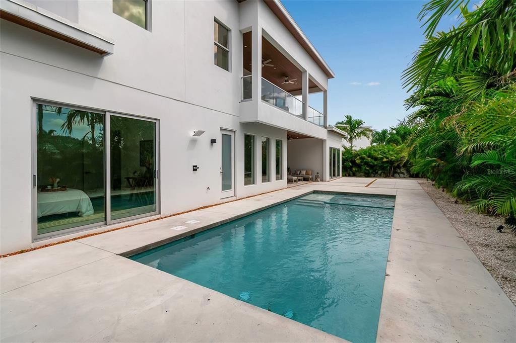 Exterior, Pool