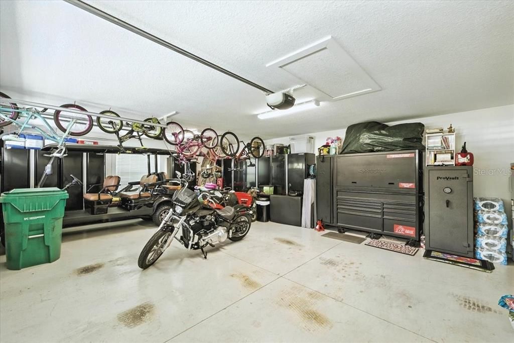 Garage, Interior