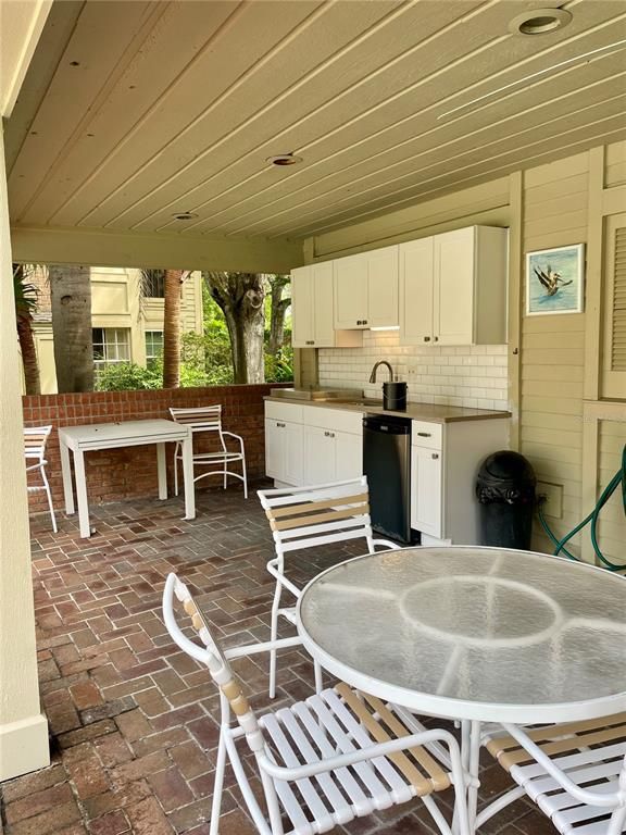 Exterior, Outdoor Kitchen