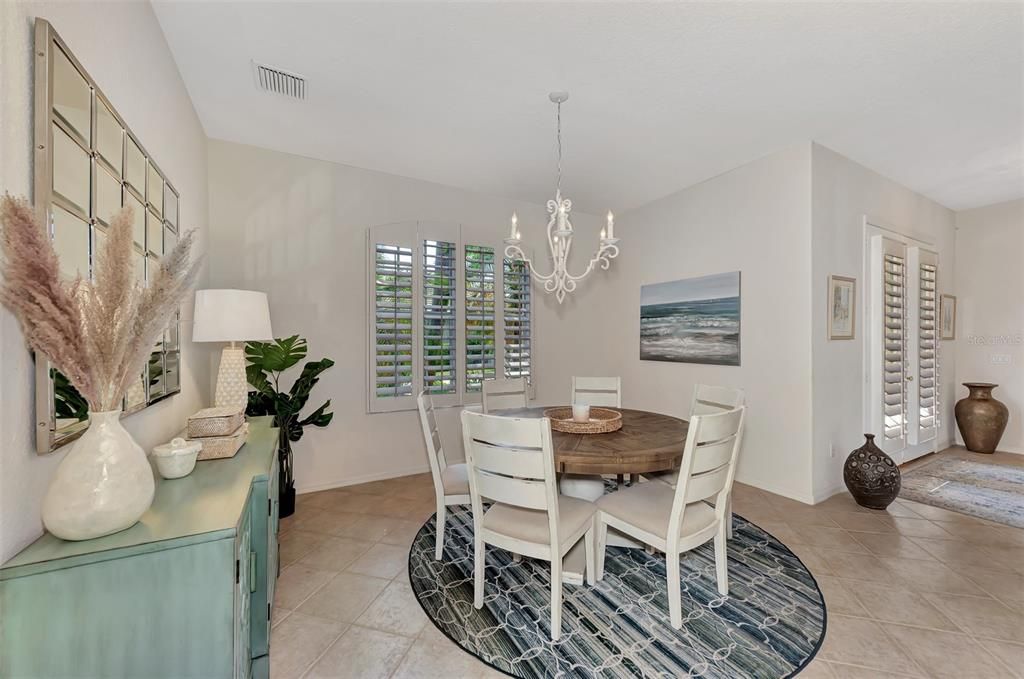 Chandelier, Dining room, Interior