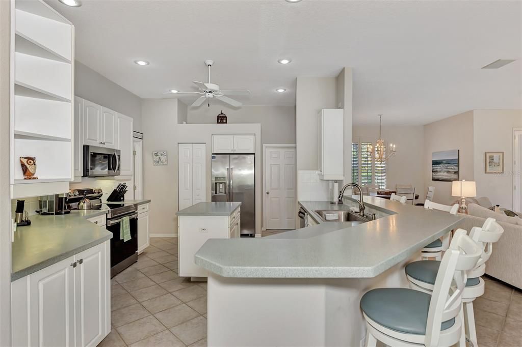 Chandelier, Dining room, Interior, Kitchen, Pendant Lights, Recessed Lighting, Stainless Steel Appliances