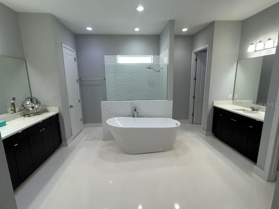 Bathroom, Dual Sink Vanities, Free Standing Baths, Interior, Recessed Lighting