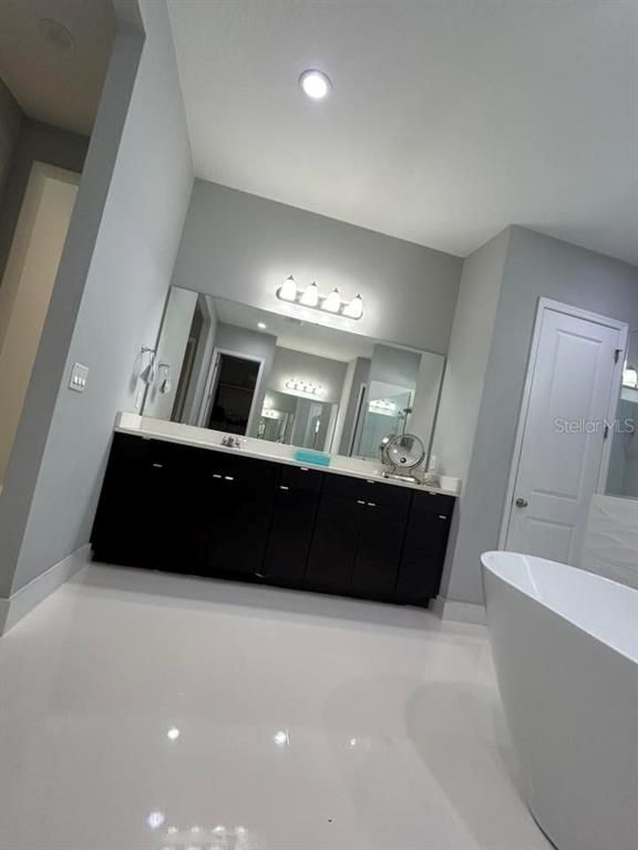 Bathroom, Dual Sink Vanities, Free Standing Baths, Interior, Recessed Lighting