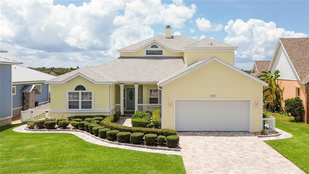 Attached, Exterior, Facade, Ranch