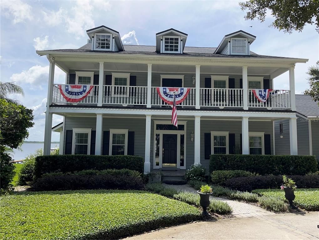 Exterior, Facade, American Foursquare