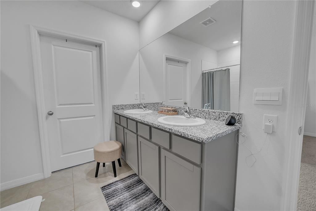 Bathroom, Dual Sink Vanities, Interior, Recessed Lighting