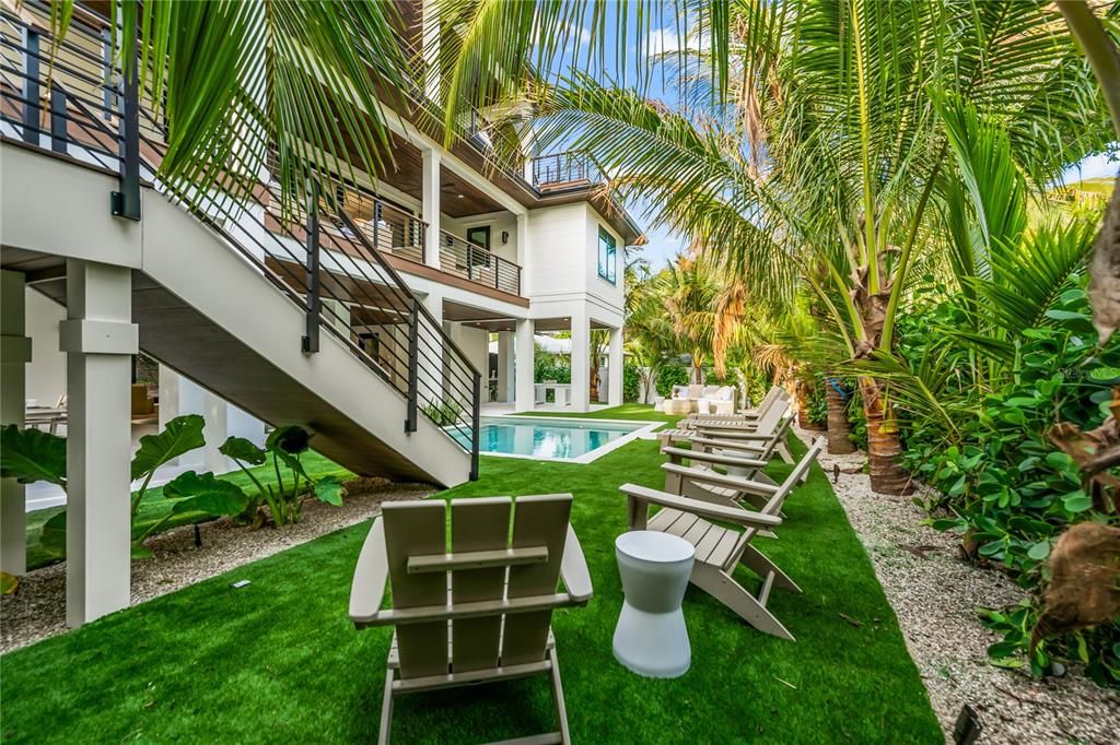 Backyard, Exterior