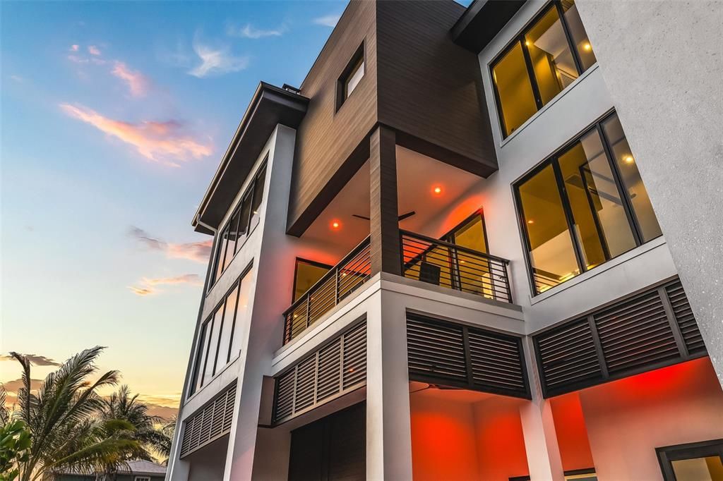 Exterior, Facade, Modern