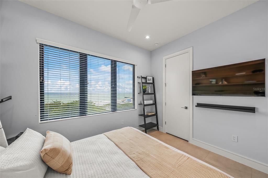 Bedroom, Interior, Recessed Lighting, Water