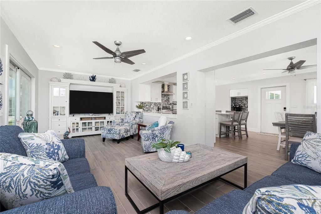 Dining room, Interior, Living room, Recessed Lighting, Wood Texture Flooring
