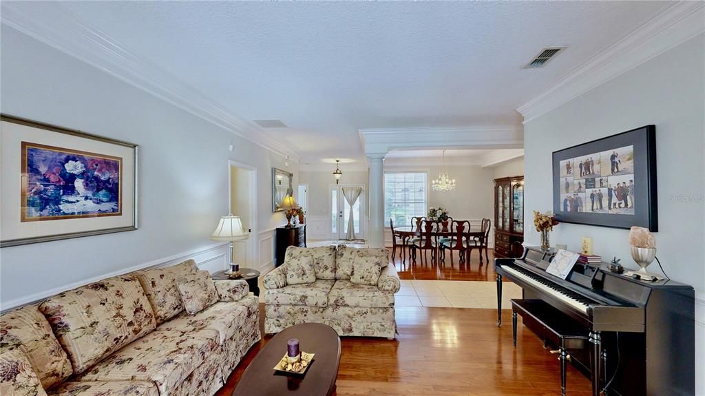 Chandelier, Dining room, Interior, Living room, Pendant Lights, Piano, Wood Texture Flooring