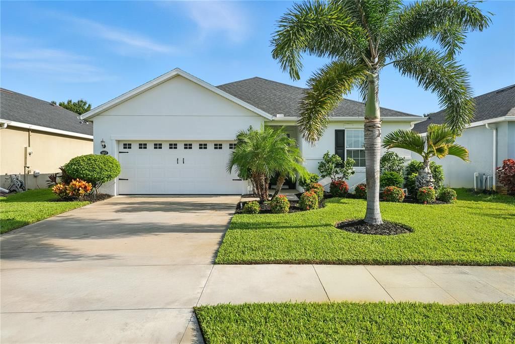 Attached, Exterior, Facade, Ranch