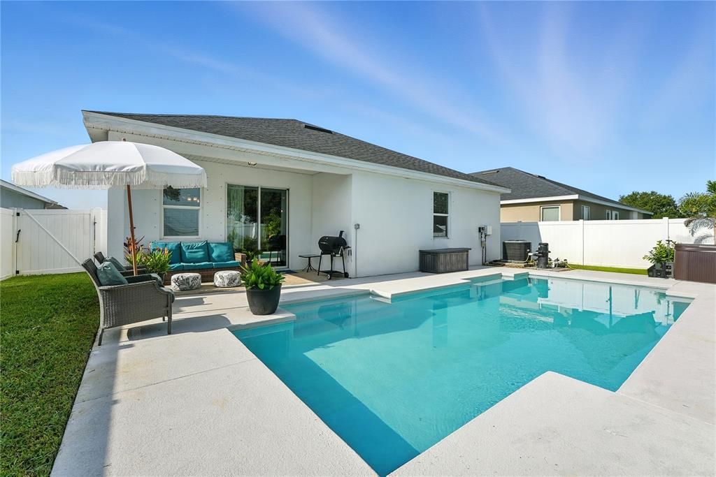 Exterior, Pool