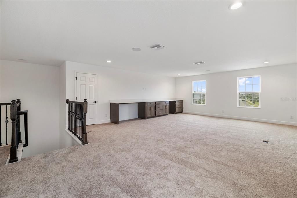 Empty room, Interior, Recessed Lighting