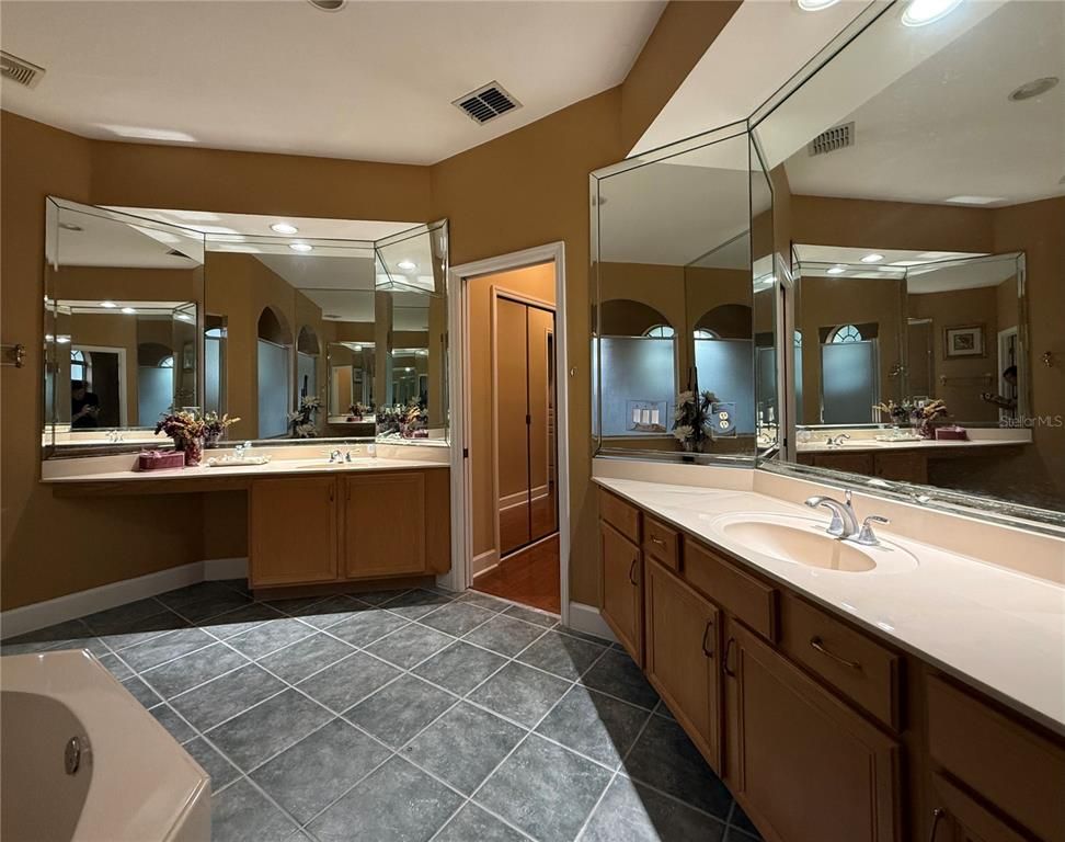 Bathroom, Dual Sink Vanities, Interior, Recessed Lighting