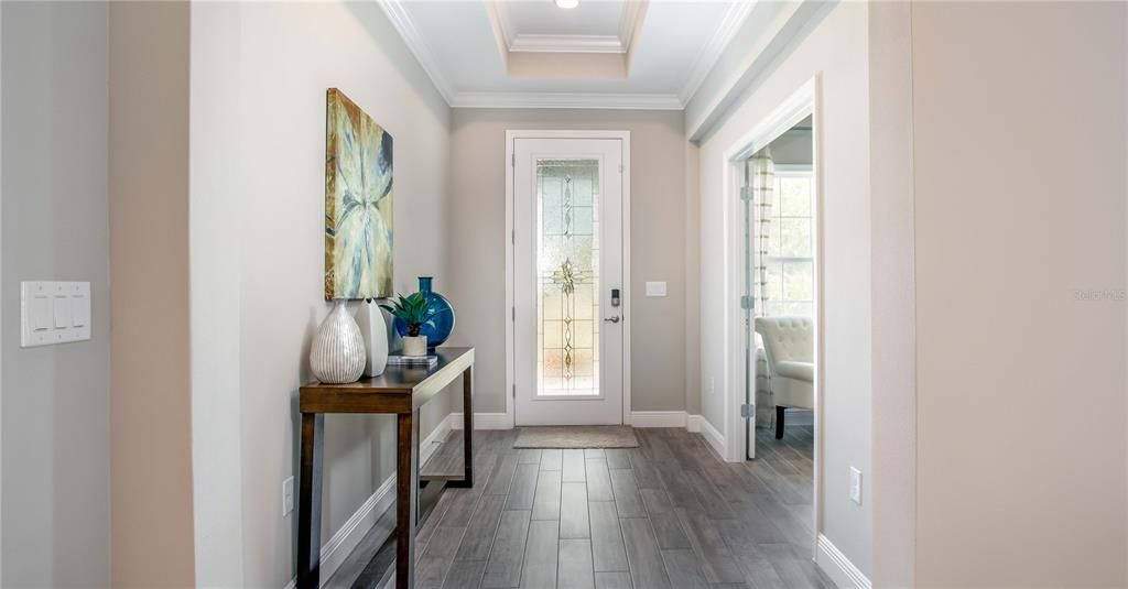 Interior, Recessed Lighting, Wood Texture Flooring